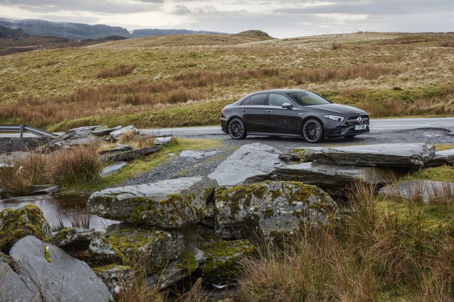  Mercedes-AMG A35 4Matic Sedan (V177) 2019 года  (UK) (фото 39 из 74)